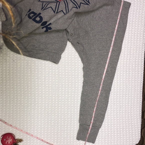 EUC Reebok Size L Sweatshirt - Picture 14 of 15